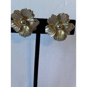 Vintage Pastelli Silvertone Toned Flower Clip-On Earrings Textured Petal Design